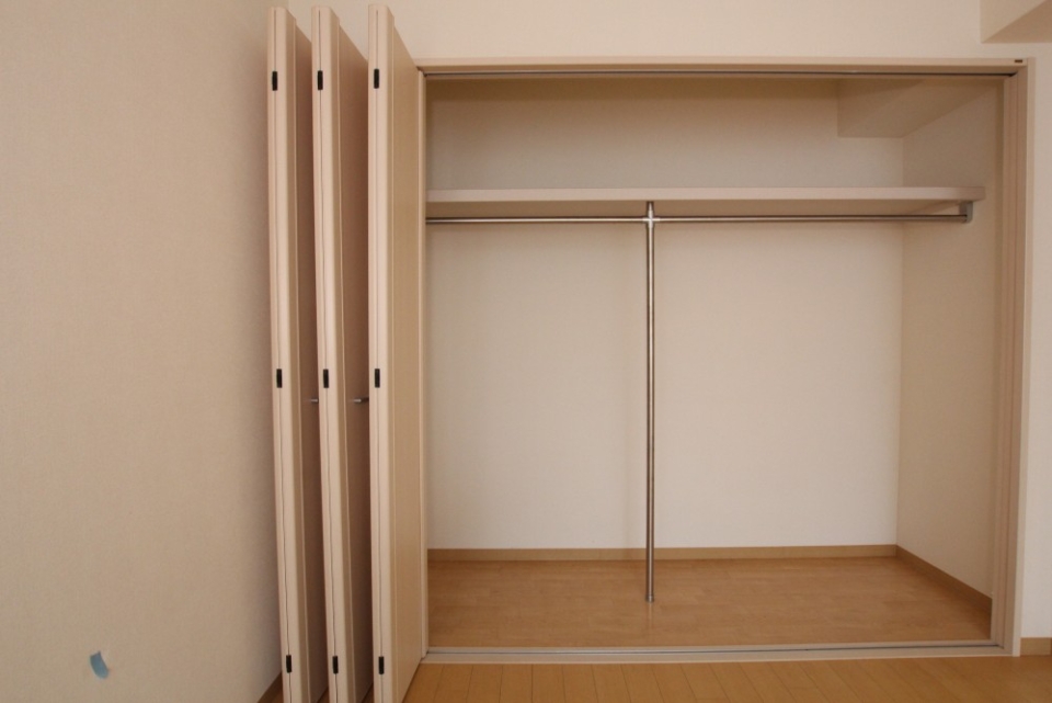 収納スペースの様子、扉の開閉が面白いですね。