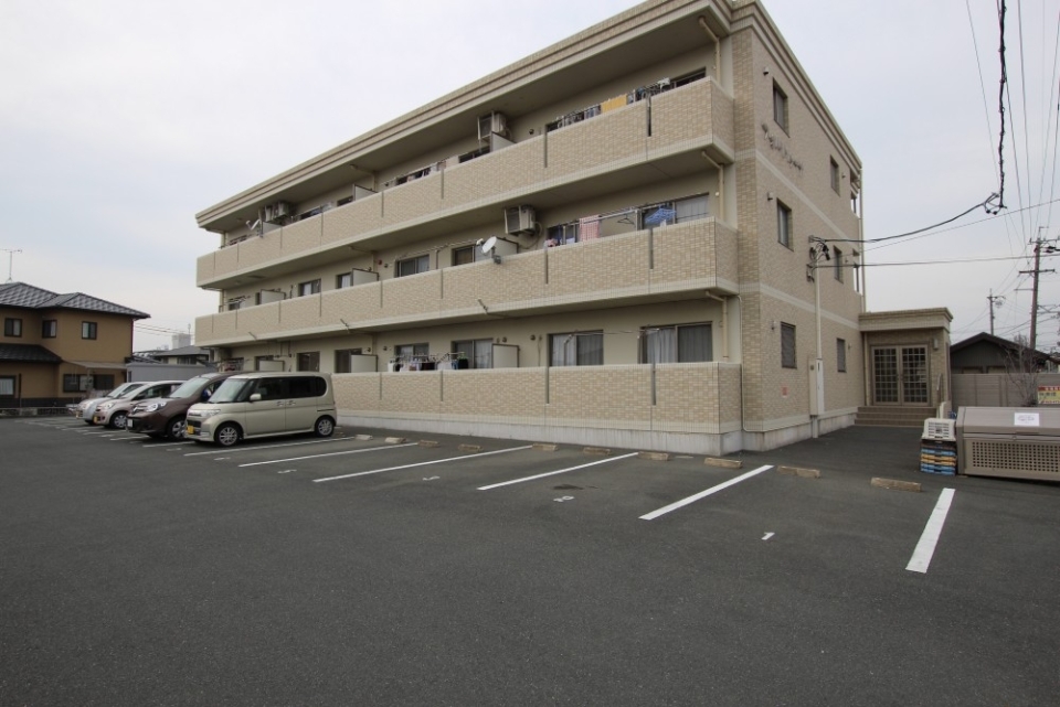 外観は、ベージュでシンプルです。