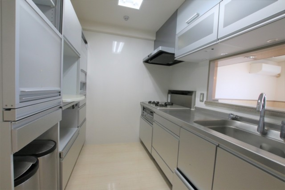 システムキッチンは対面式です。