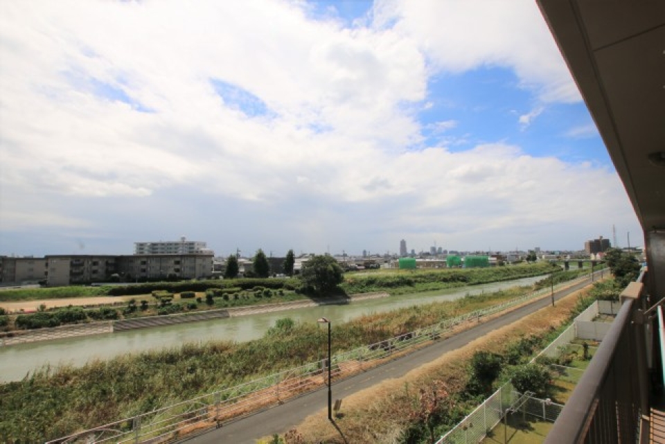 バルコニーの景色はこんな感じ