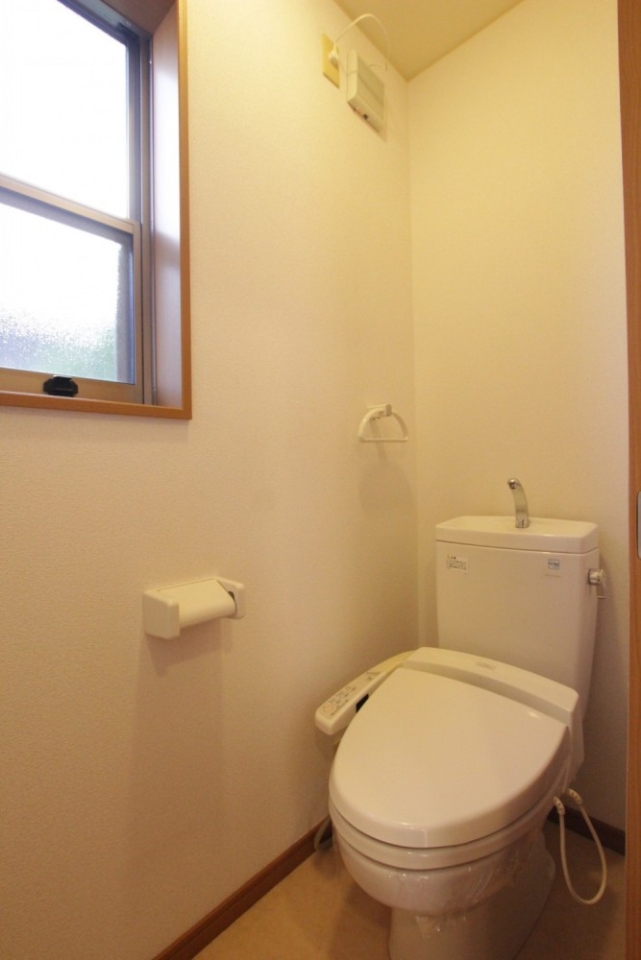 暗くなりがちなトイレも明るくてgood