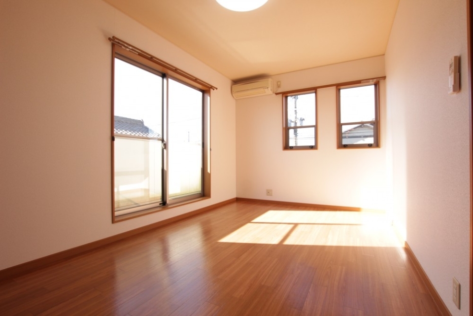 ２階南側洋室。風通し良し。