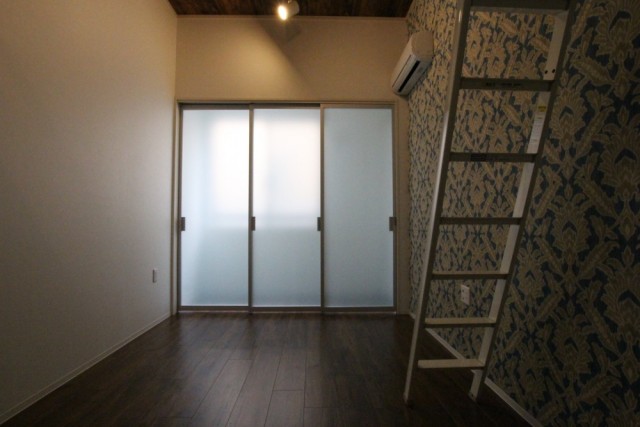 3枚引き戸の向こう側は...。