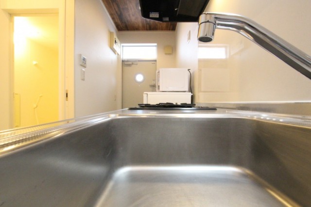 キッチンは2口コンロ付き。