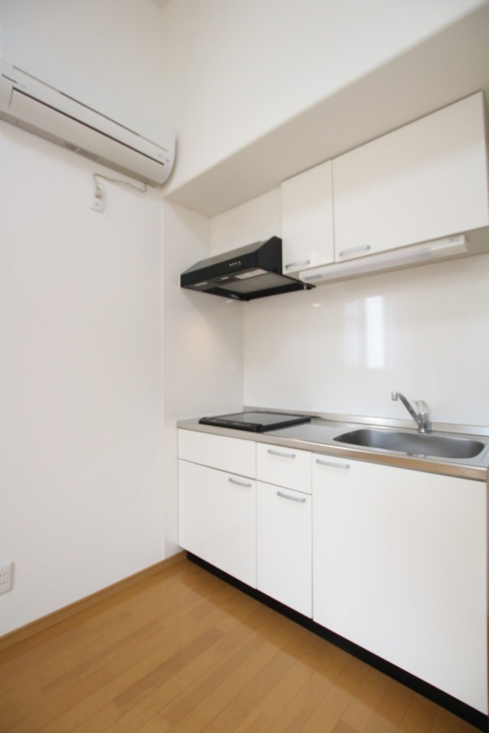 システムキッチンにIHコンロなのでお手入れ楽々♪