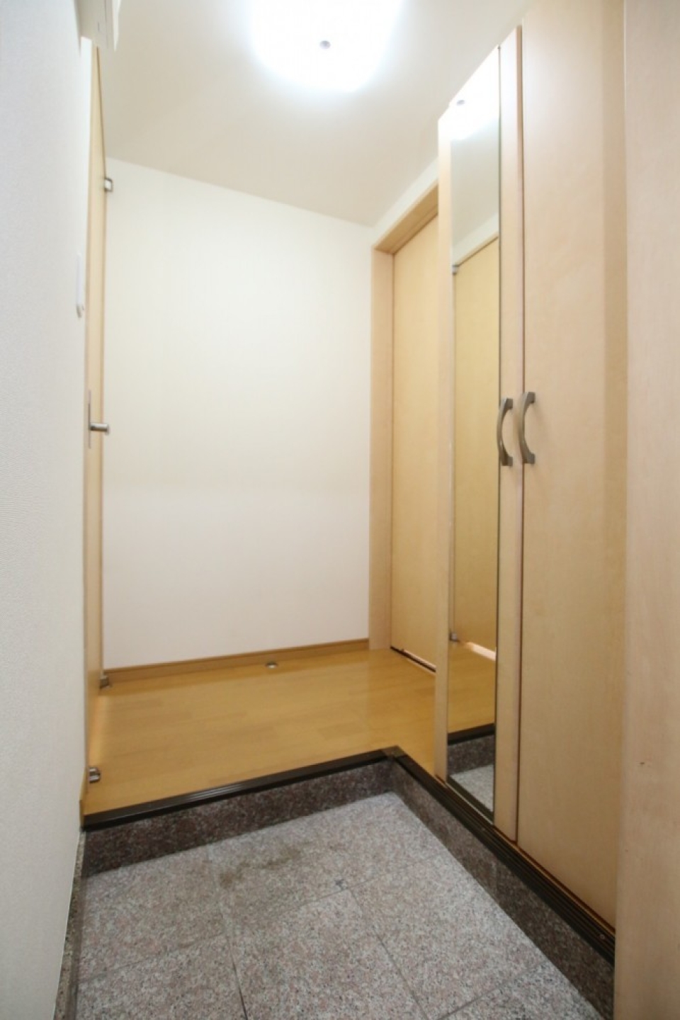 シューズBOX多段構成でたくさん入れられます。