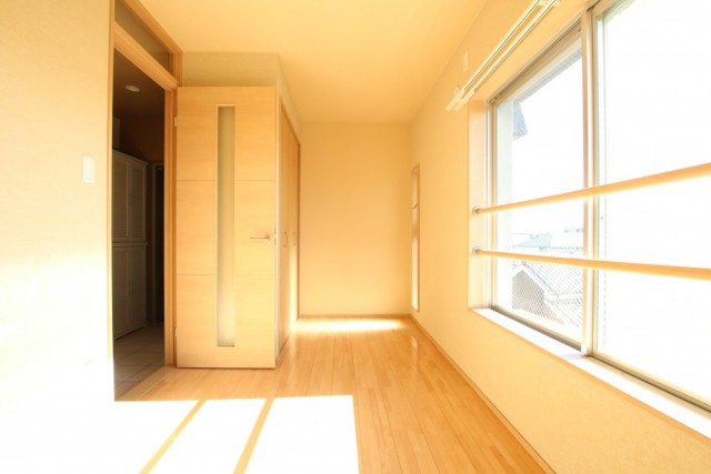 縦長の5.5帖洋室。