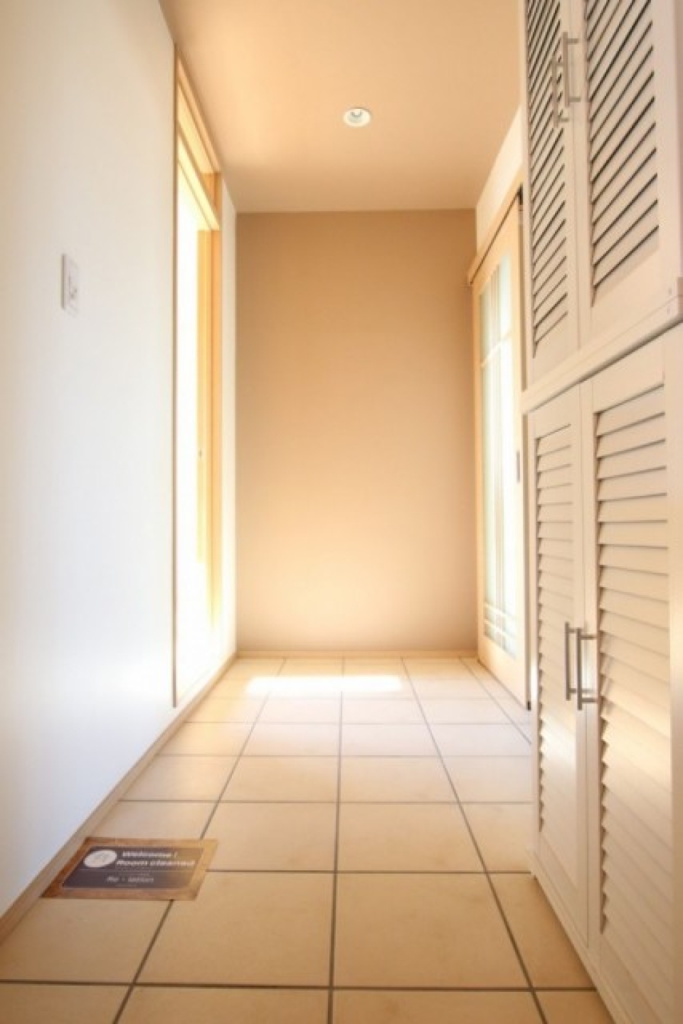 土間は玄関部分を占めているので自転車などを置けますね。