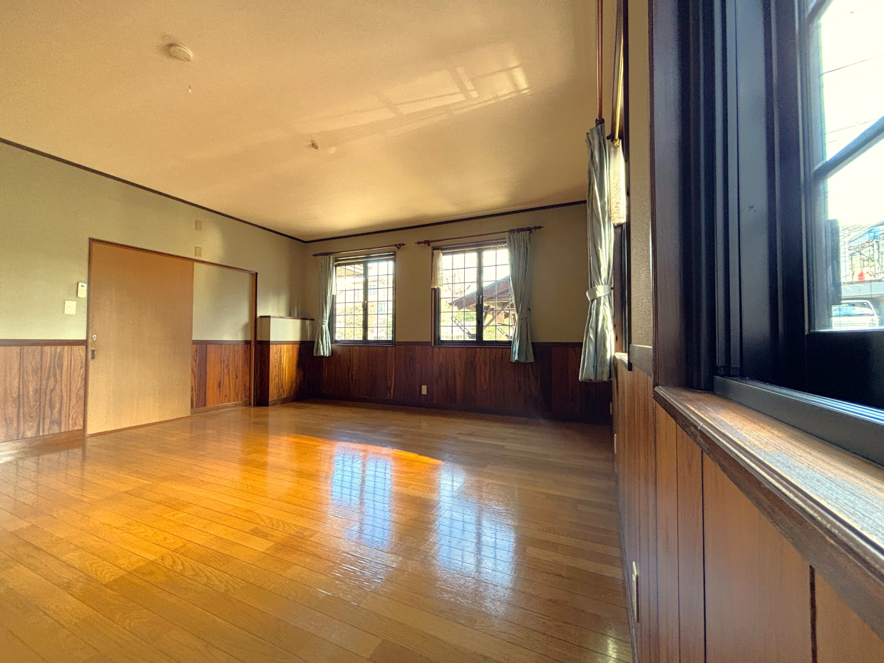 南と東の窓からあったかいお日様の光りが入ってきます。