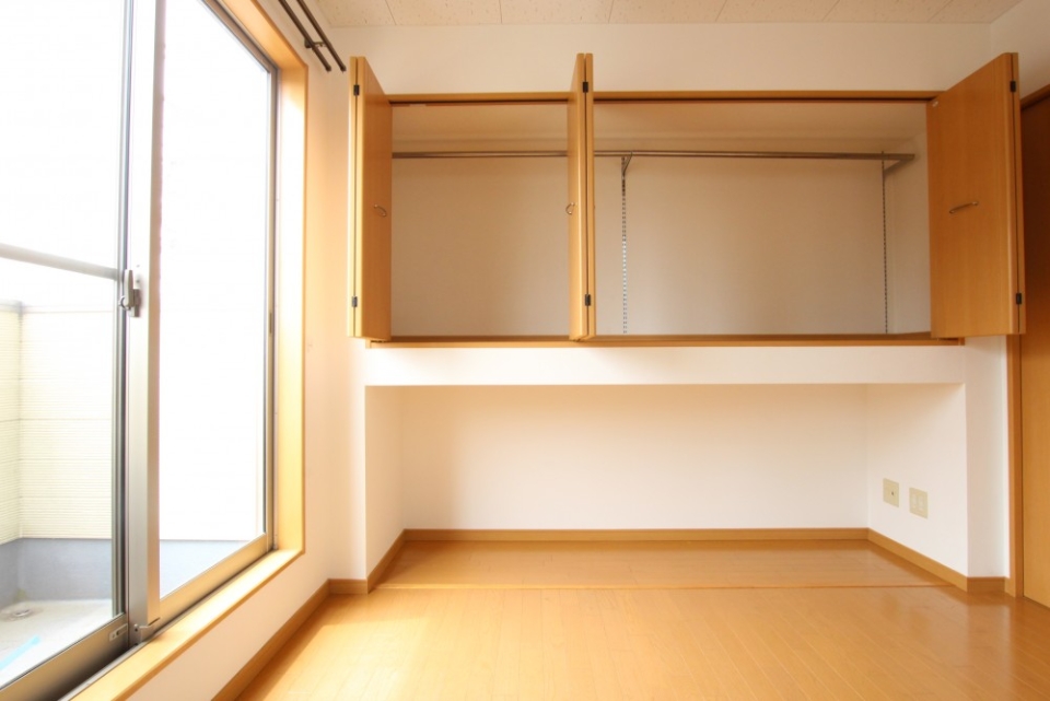 収納スペース。上部と下部でたっぷり活用できそうです
