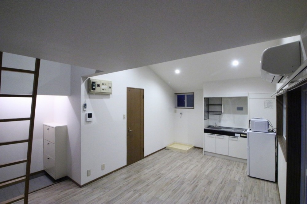 すべてのモノが視界に入るワンルーム。