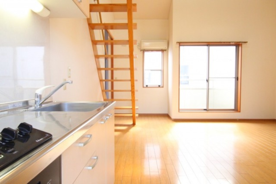 採光もバッチリ、明るいリビング