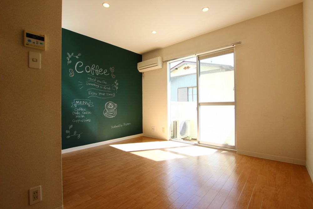 壁一面は黒板です！