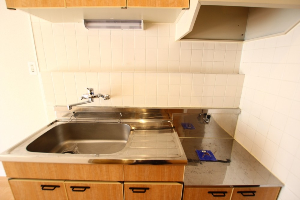 キッチンスペース。ガスコンロを購入していただきます
