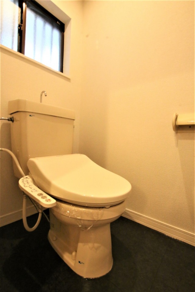 トイレにも小窓が！