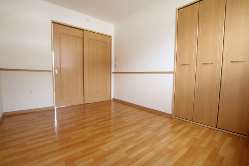 シンプルな部屋ですね。