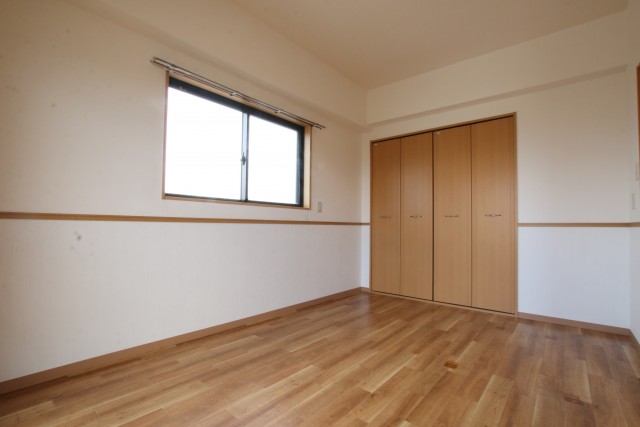 リビング横の7.2帖の洋室