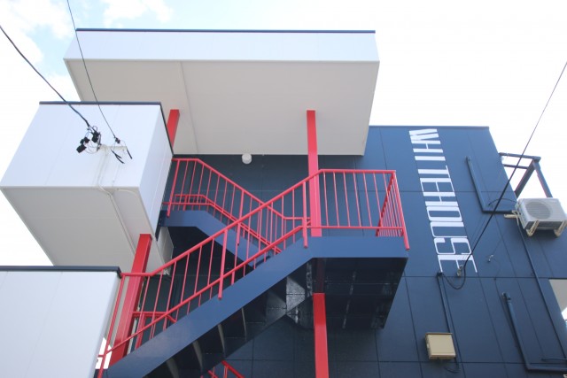 白&times;青&times;赤の外観！オシャレ