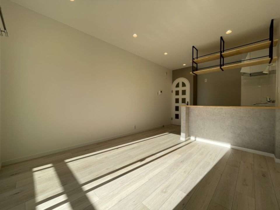 床と壁紙の色合いがGOOD。