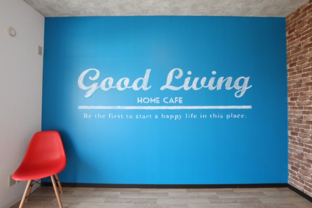 大きな黒板は幅346㌢&times;高さ240㌢。