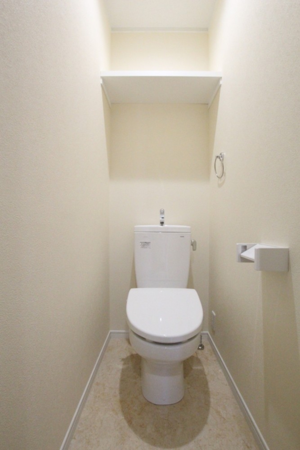 ウォシュレット付きのトイレ。