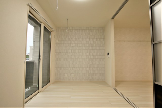 壁の模様がいい感じ。