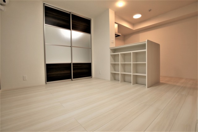 白色系にも調光にもできます。便利。