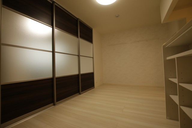 すりガラスの戸