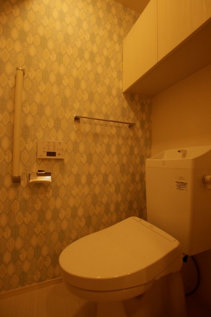 トイレは手すりたくさんでバリアフリー