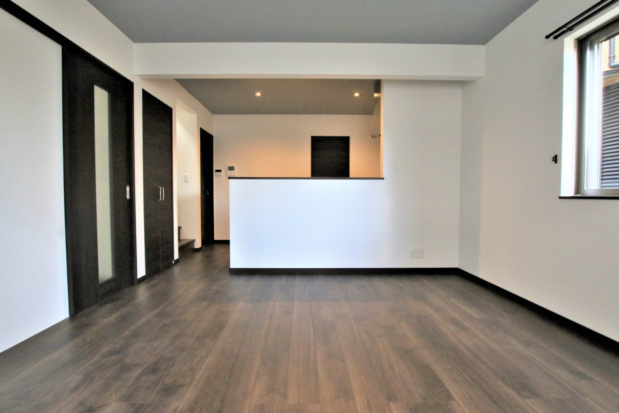 広々としたリビングルーム