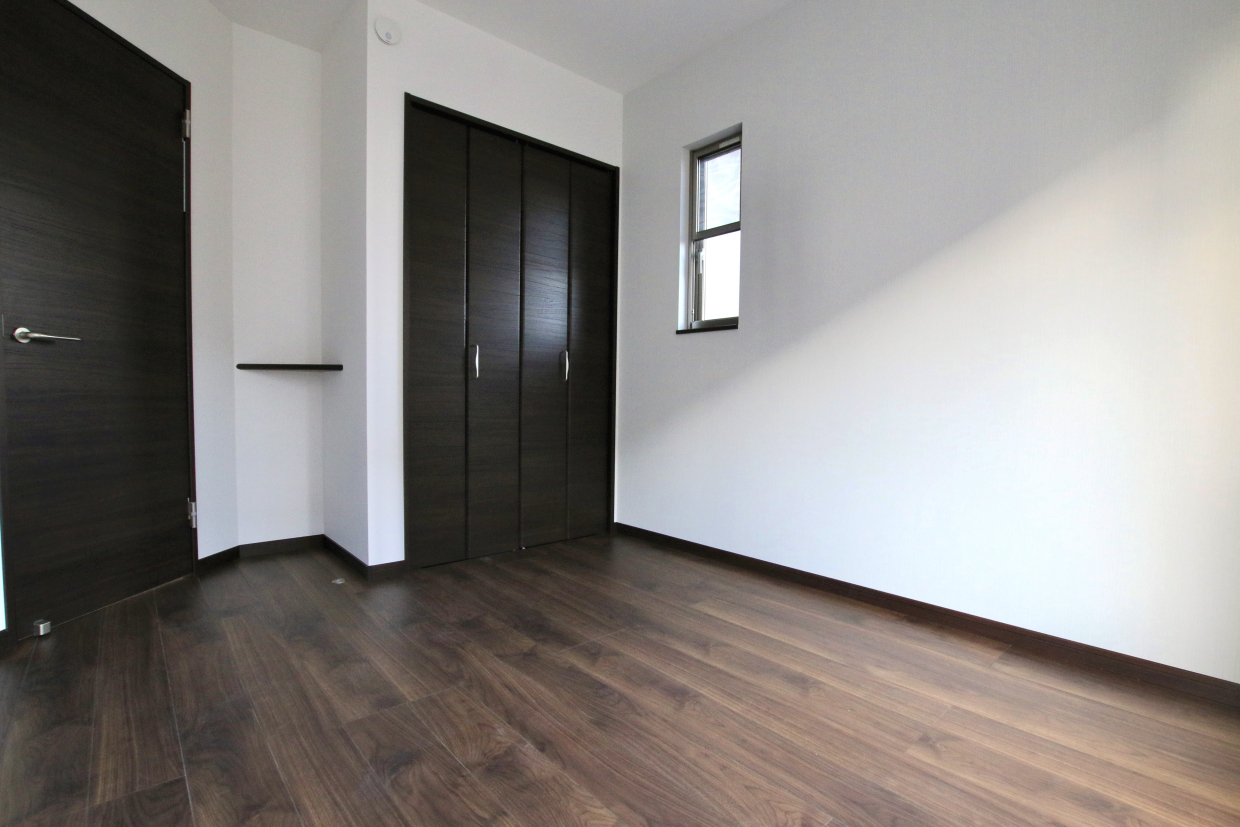 洋室もう1部屋。同じ広さで反転の間取り