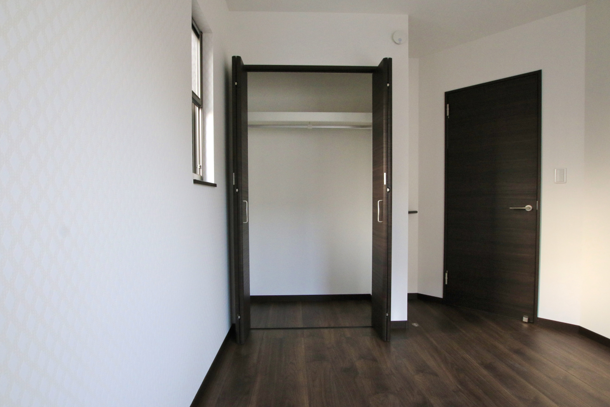 ハンガーパイプ付きのクローゼットあり