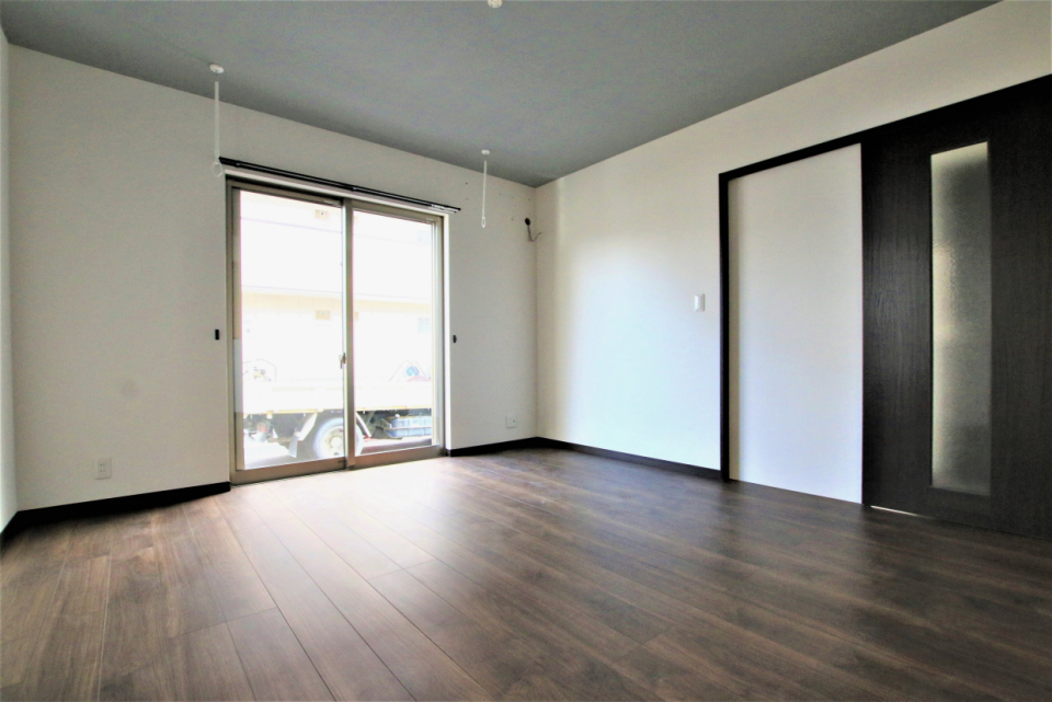 リビングルームへの日当たりも良好