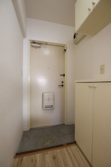玄関。収納ボックスもあります！