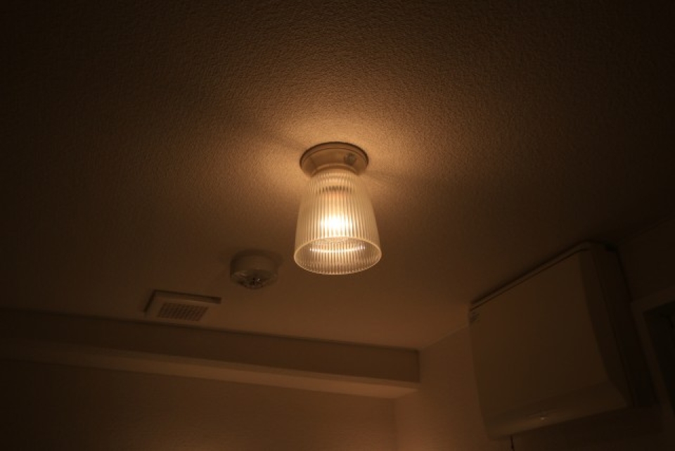 少しレトロな照明がかわいいです。