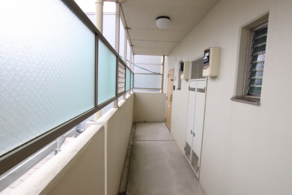 廊下には目隠しパネルで安心。