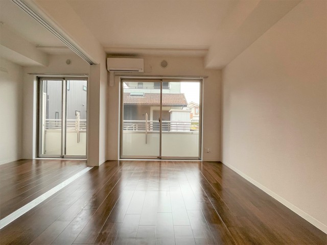 隣の洋室との仕切りを無くせば一気に広々空間に！