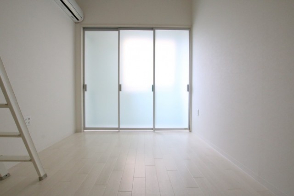 ガラス扉の先がインポートバルコニーです。