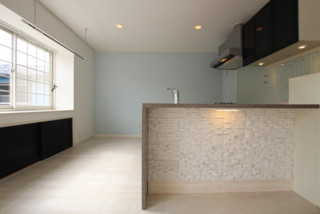 対面キッチンを兼ね備えたLDK、広さは14帖あり充分です。