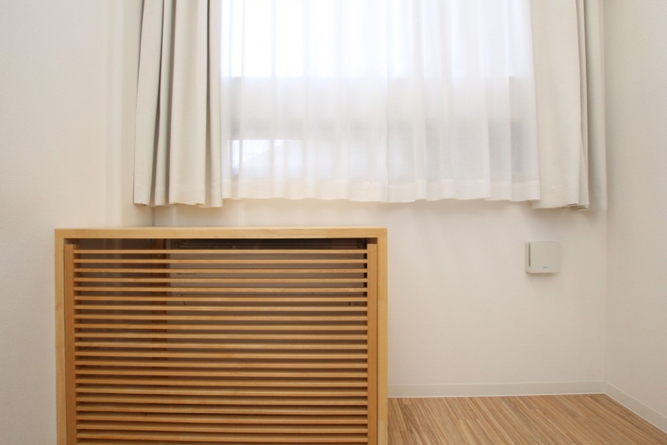 ウッドBOXに隠れた「エアコン」。