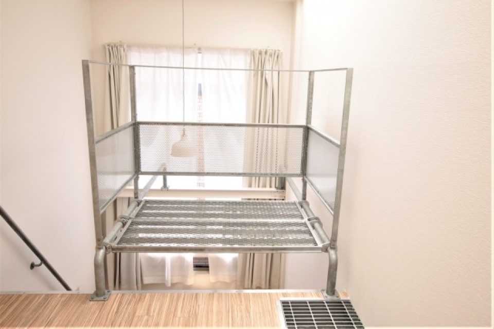 2階の鉄骨の空間。ここに何を置こう？