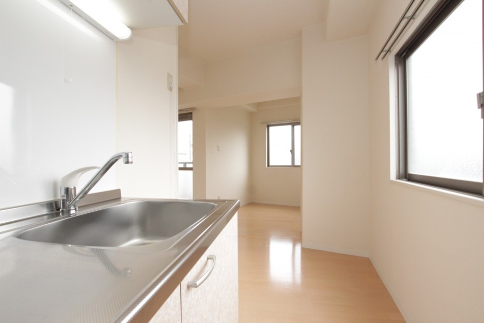 キッチンが奥まっているので匂いも軽減されます。