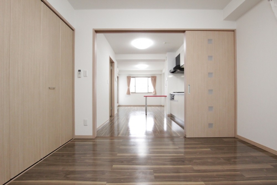 寝室にちょうど良い６帖。エアコンもついてます。