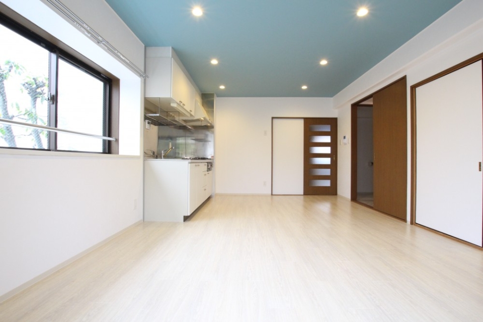 とっても清潔感のあるLDK12帖。