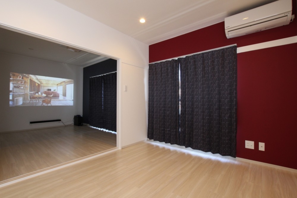 自宅が映画館に早変わりするお部屋です。