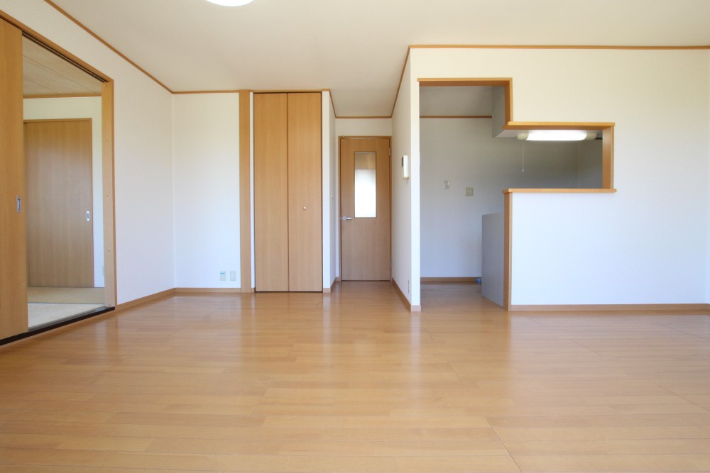 キッチン入口「ト」に柵をすれば小さなお子様が居ても安心。