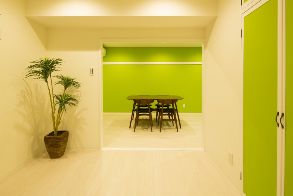 芝生で寝転がれるヒーリング空間。