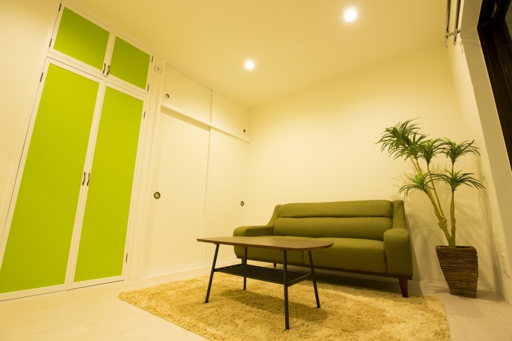 壁紙の白と緑は色鮮やか。