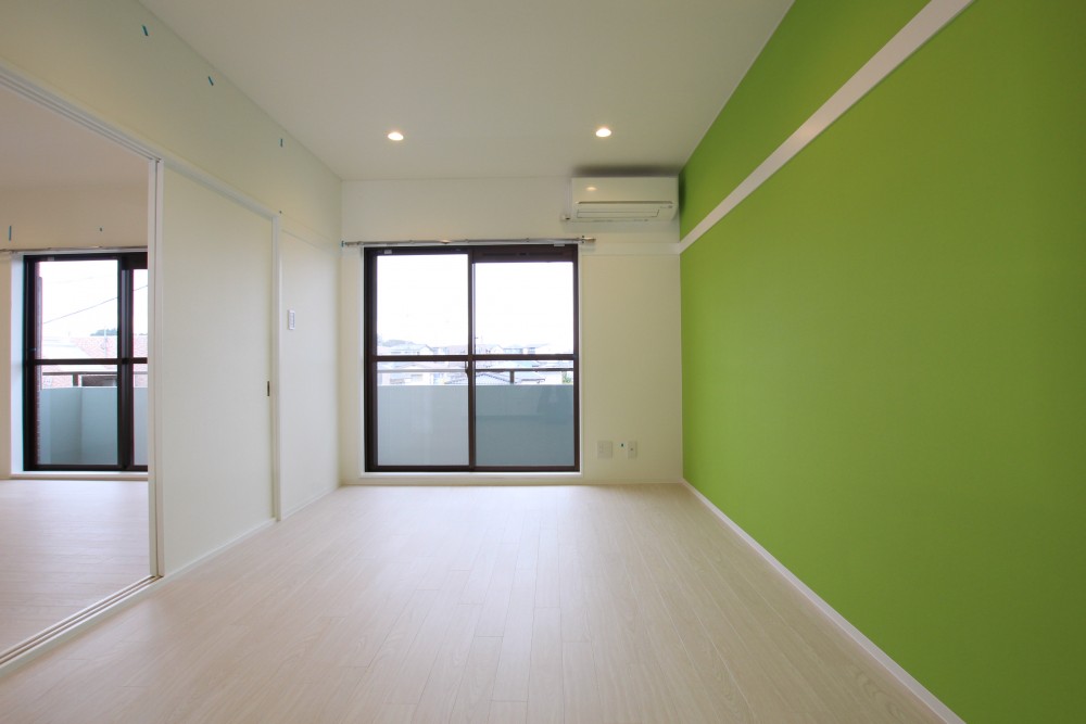 天然木を思わせるかの様なフローリング。