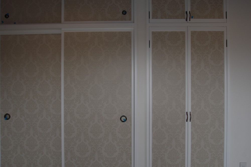 ダマスク柄の押入れ収納。